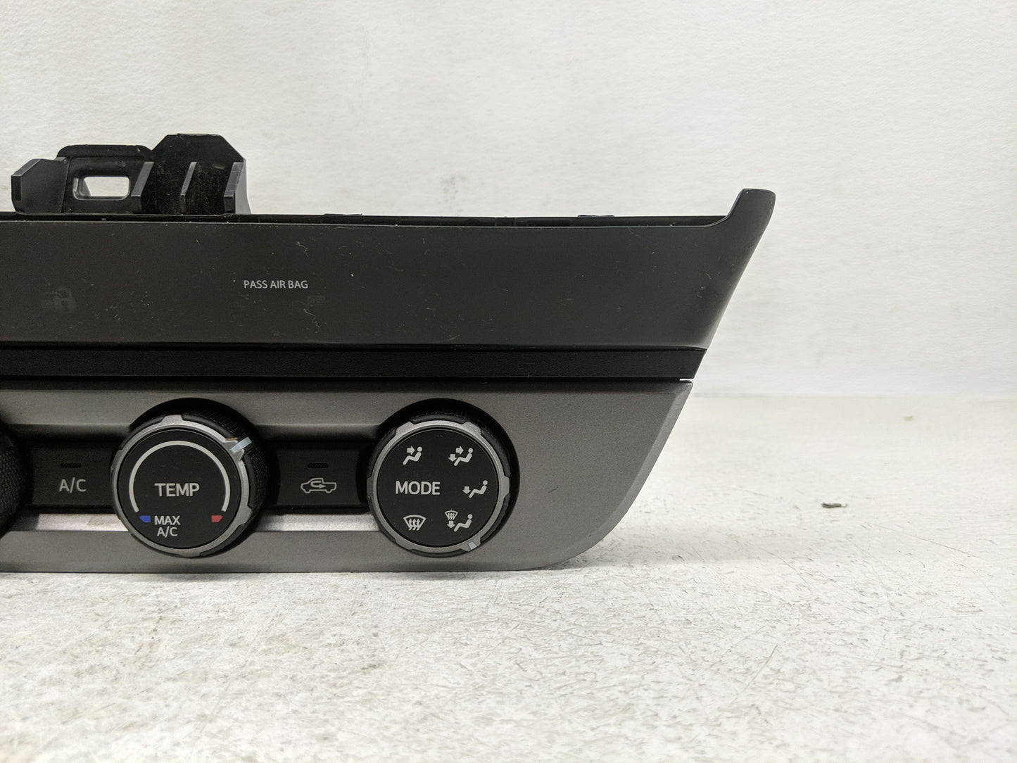 2014 Jeep Cherokee Climate Control Module Temperature AC/Heater Replacement P/N:75H595 Fits OEM Used Auto Parts - Oemusedaut