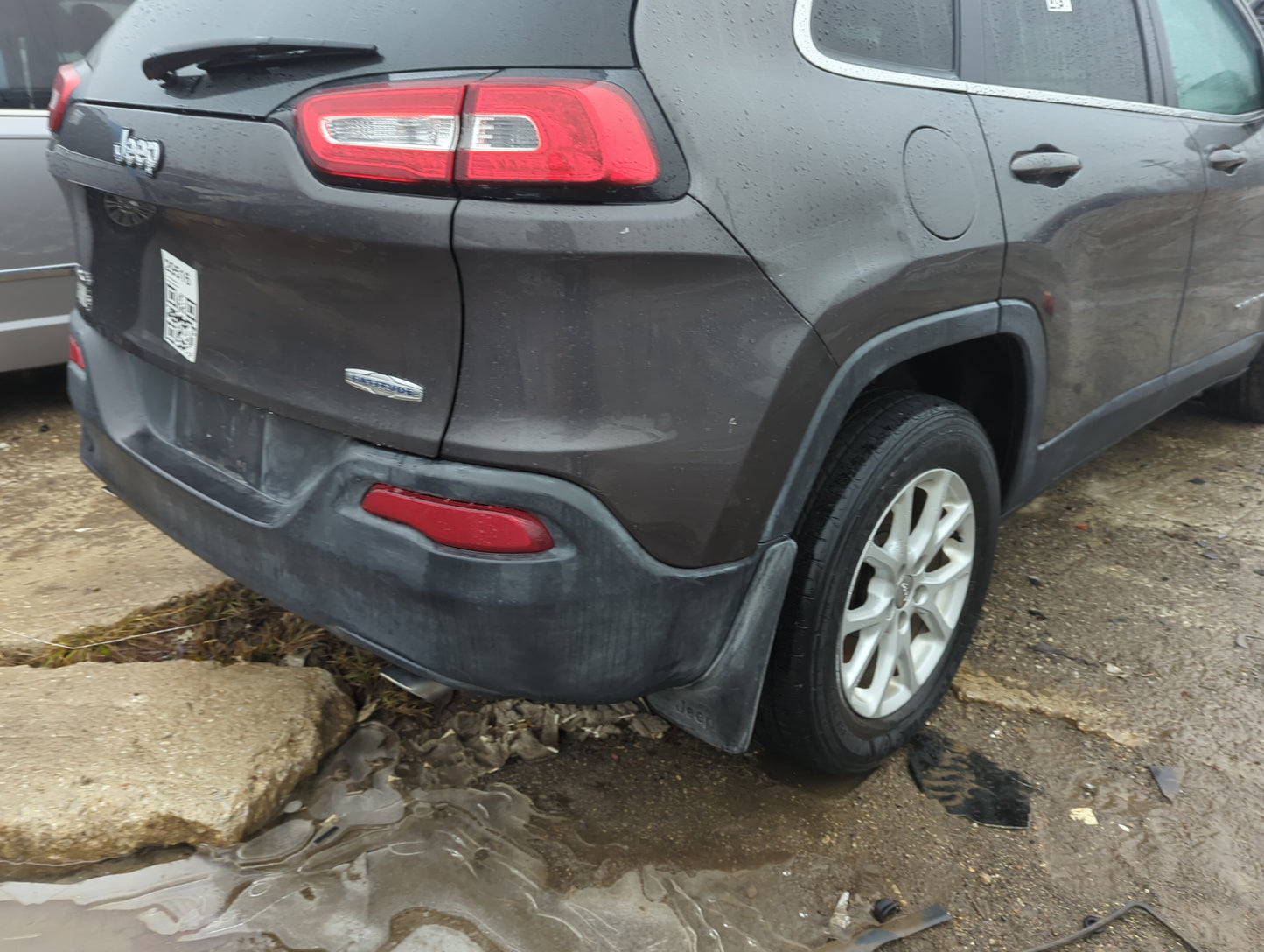 2014-2018 Jeep Cherokee Rear Bumper Assembly Oem 1298960 - Oemusedautoparts1.com
