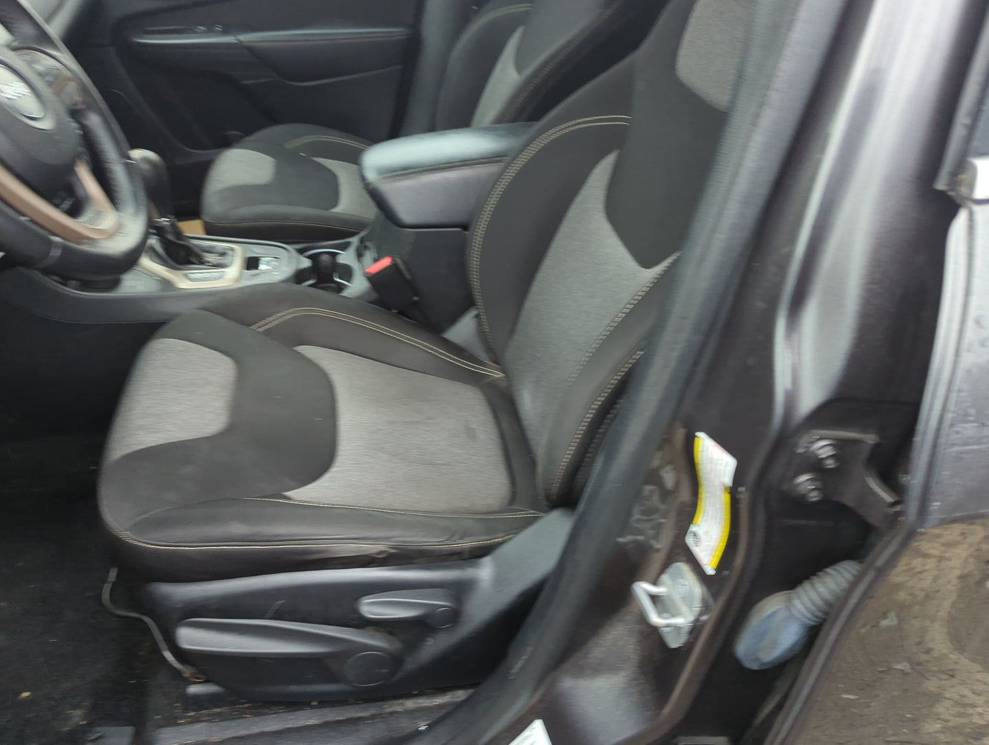 2014-2014 Jeep Cherokee Driver Front Seat Oem 1298976 - Oemusedautoparts1.com