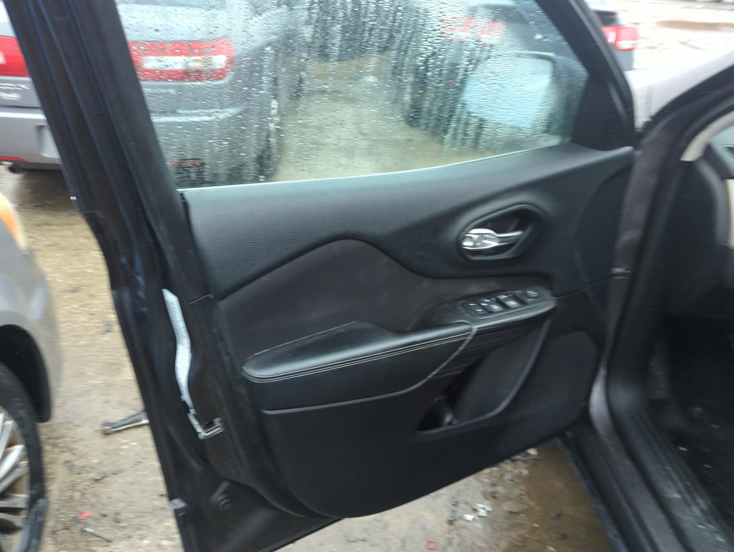 2014 Jeep Cherokee Front Left Driver Interior Door Panel Trim 1299009 - Oemusedautoparts1.com