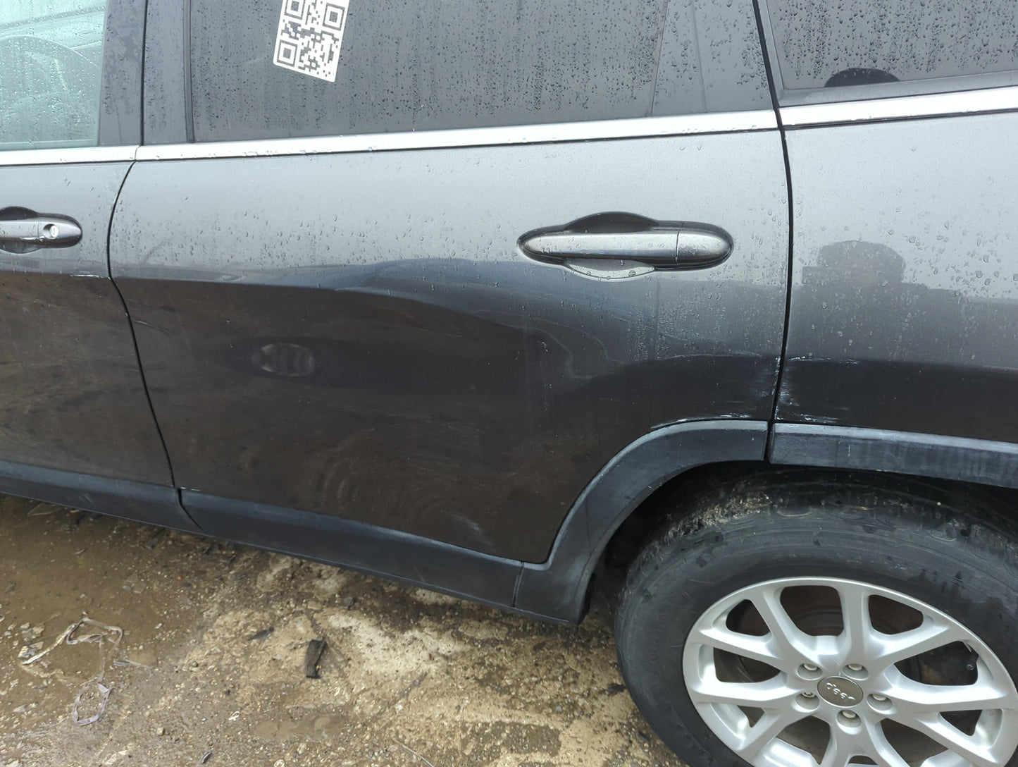 2014-2022 Jeep Cherokee Driver Rear Door Oem - Oemusedautoparts1.com
