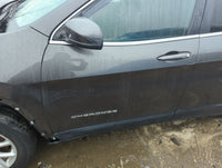 2014-2018 Jeep Cherokee Driver Front Door Oem 1299050 - Oemusedautoparts1.com