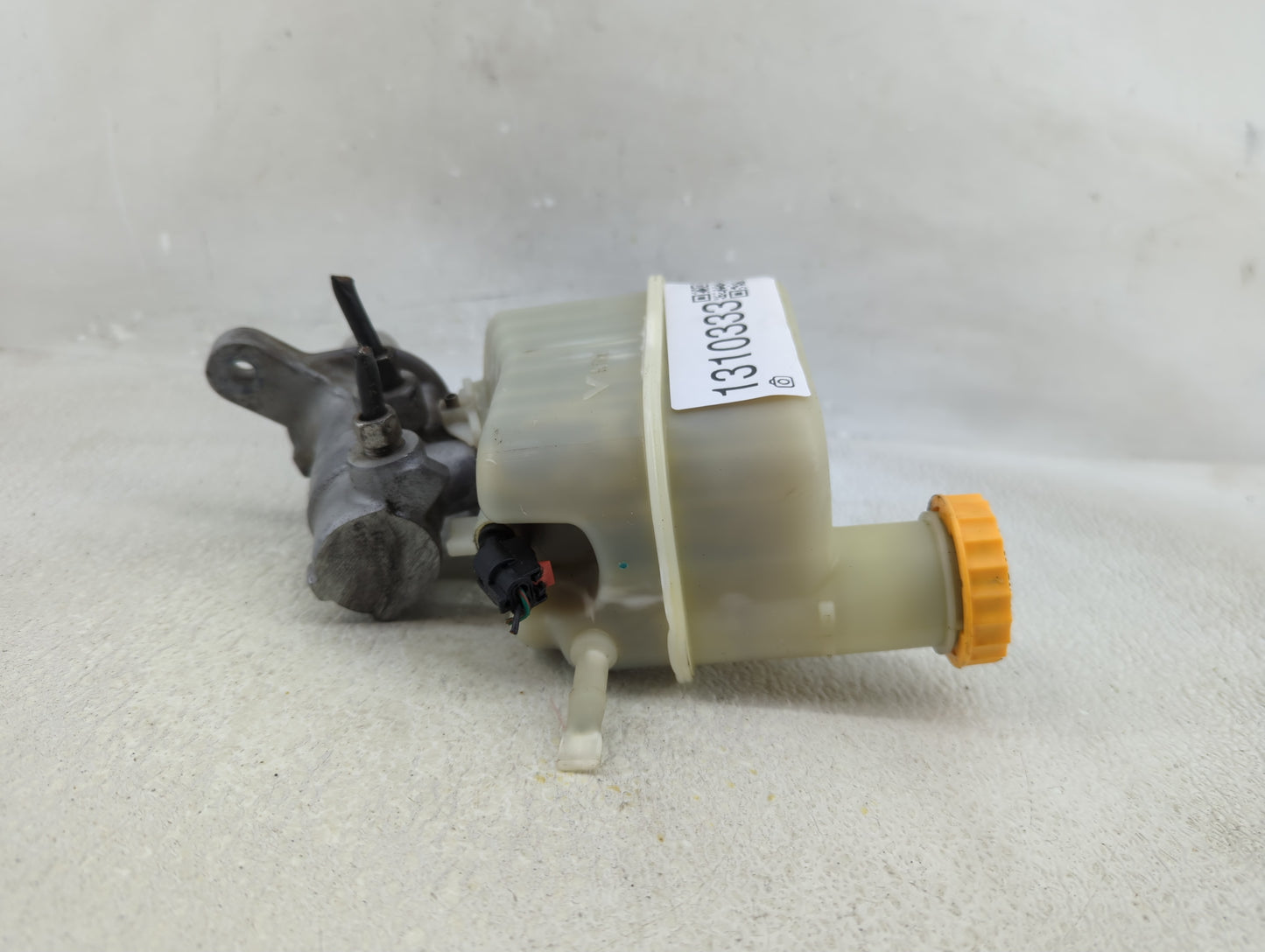2014-2018 Jeep Cherokee Brake Master Cylinder - Oemusedautoparts1.com