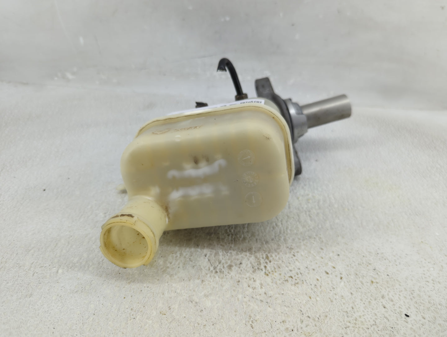 2014-2018 Jeep Cherokee Brake Master Cylinder - Oemusedautoparts1.com