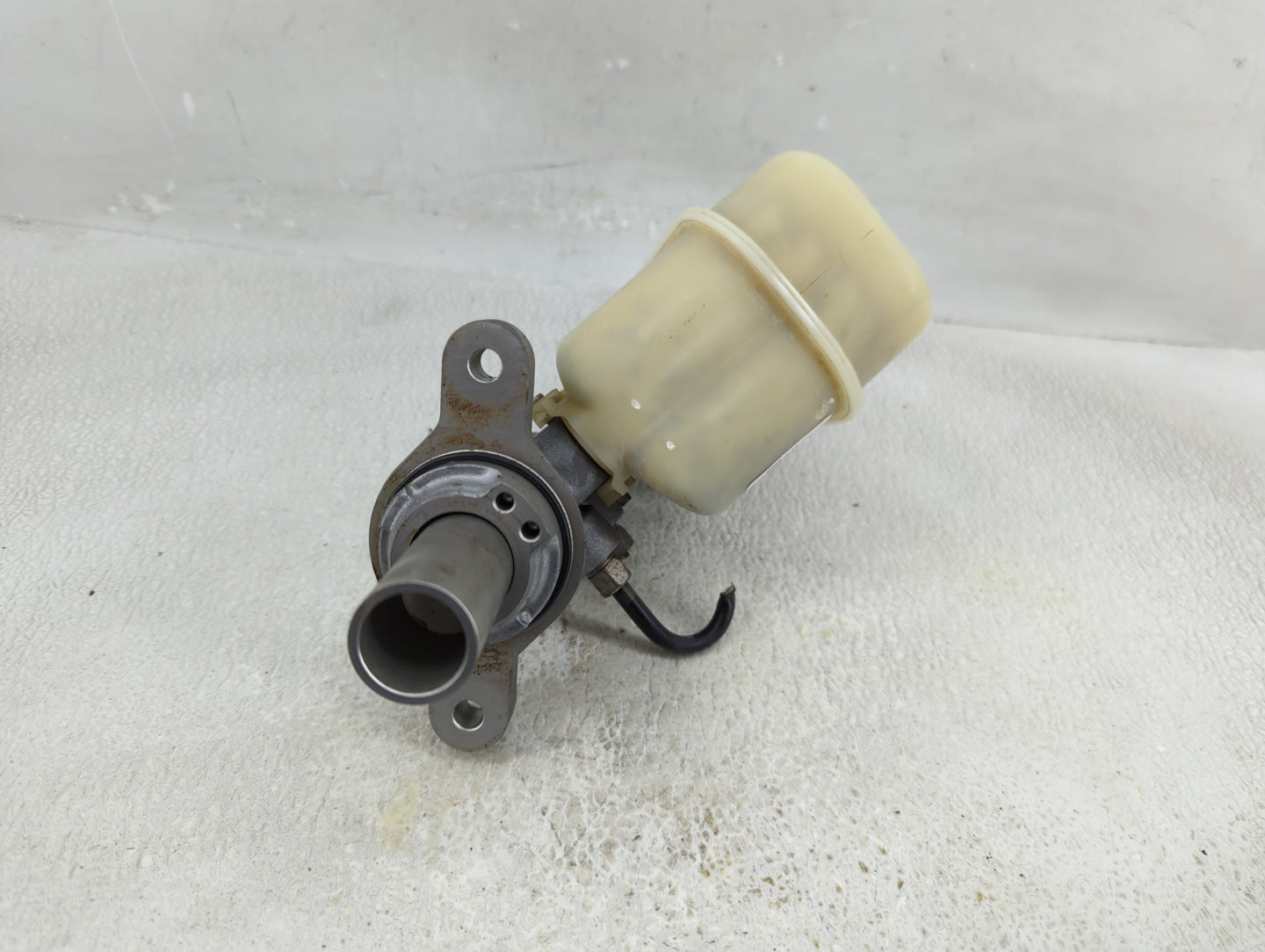 2014-2018 Jeep Cherokee Brake Master Cylinder - Oemusedautoparts1.com