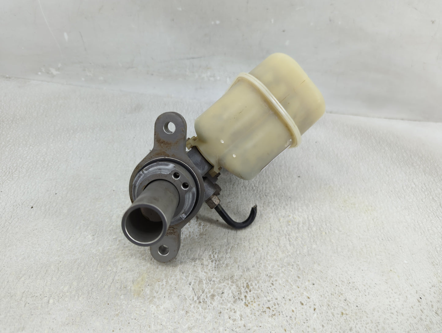 2014-2018 Jeep Cherokee Brake Master Cylinder - Oemusedautoparts1.com
