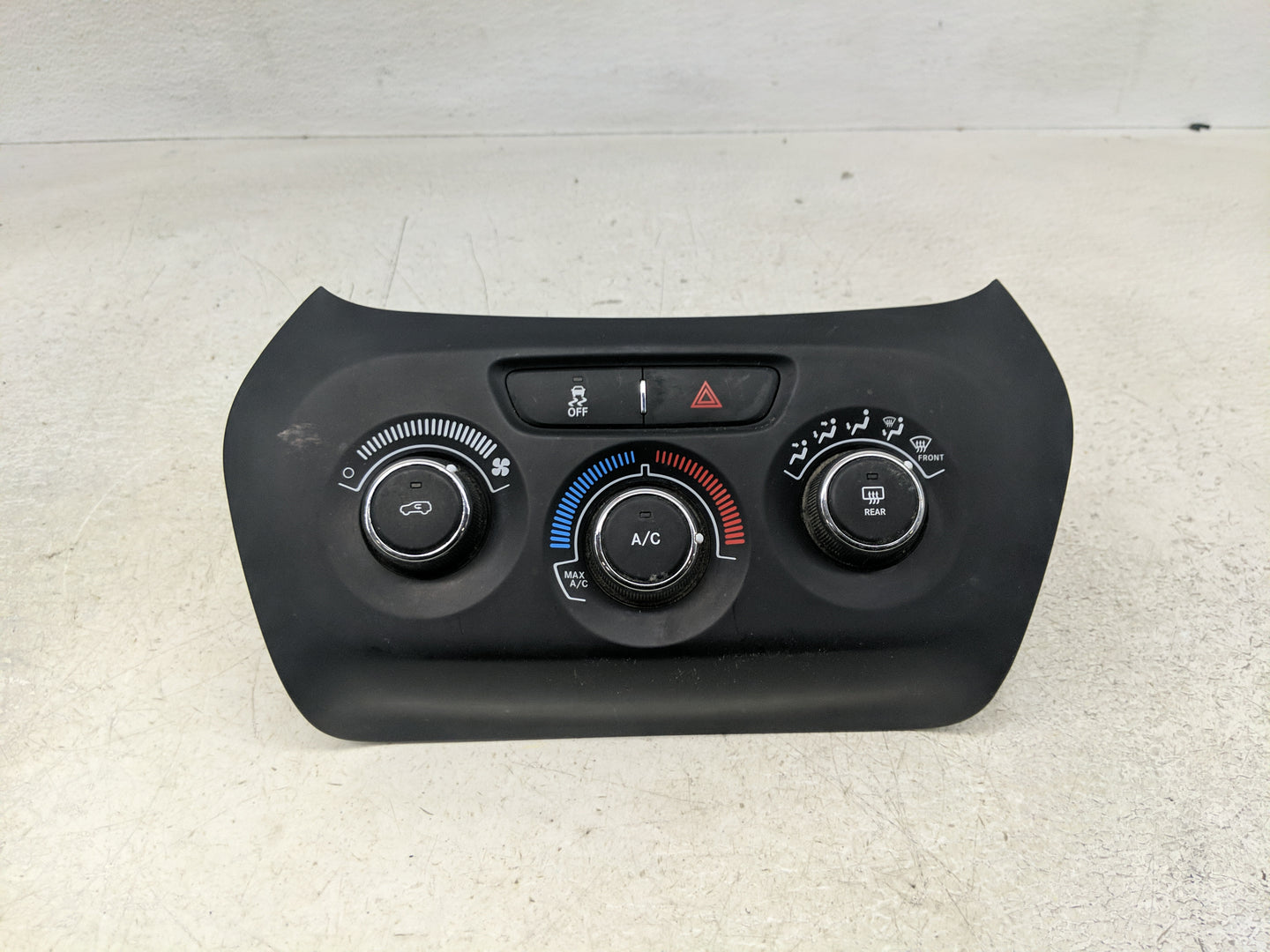 2014 Jeep Cherokee Climate Control Module Temperature AC/Heater Replacement P/N:P1UV93DX9AE Fits OEM Used Auto Parts - Oemus