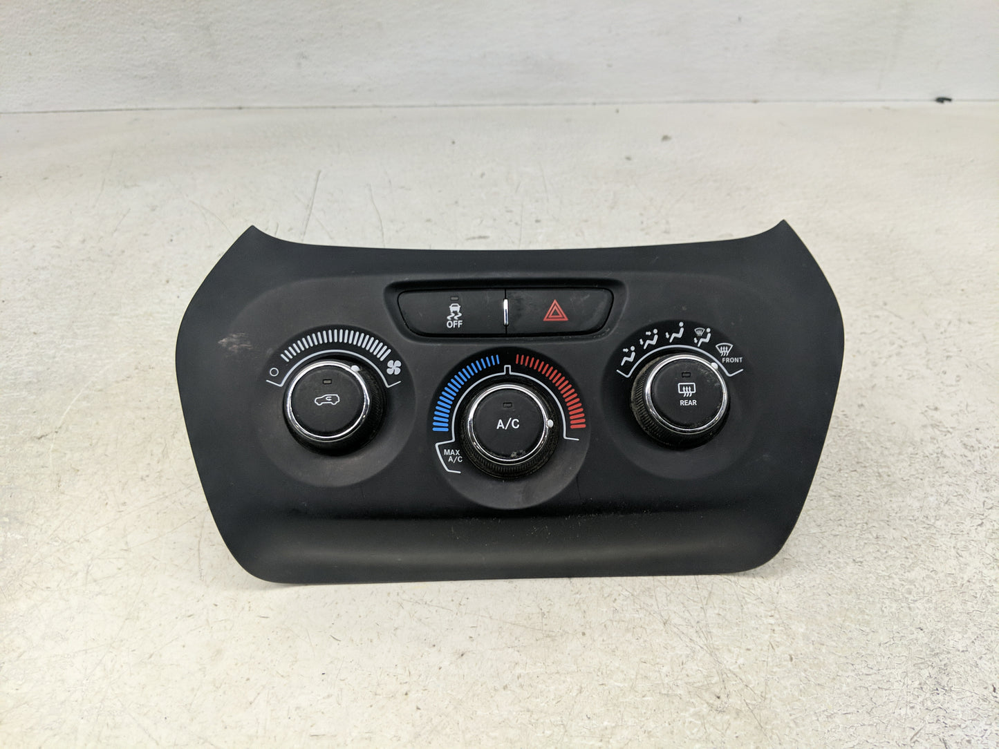 2014 Jeep Cherokee Climate Control Module Temperature AC/Heater Replacement P/N:P1UV93DX9AE Fits OEM Used Auto Parts - Oemus