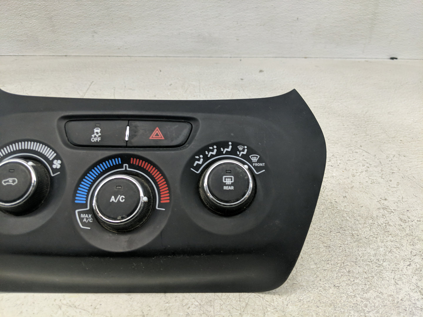2014 Jeep Cherokee Climate Control Module Temperature AC/Heater Replacement P/N:P1UV93DX9AE Fits OEM Used Auto Parts - Oemus