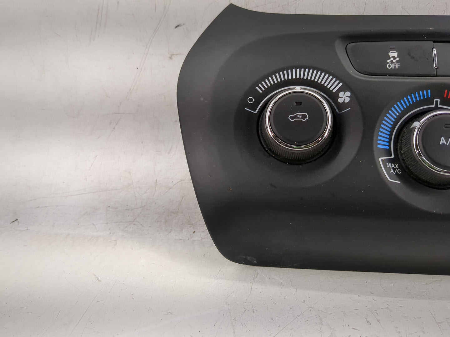 2014 Jeep Cherokee Climate Control Module Temperature AC/Heater Replacement P/N:P1UV93DX9AD Fits OEM Used Auto Parts - Oemus