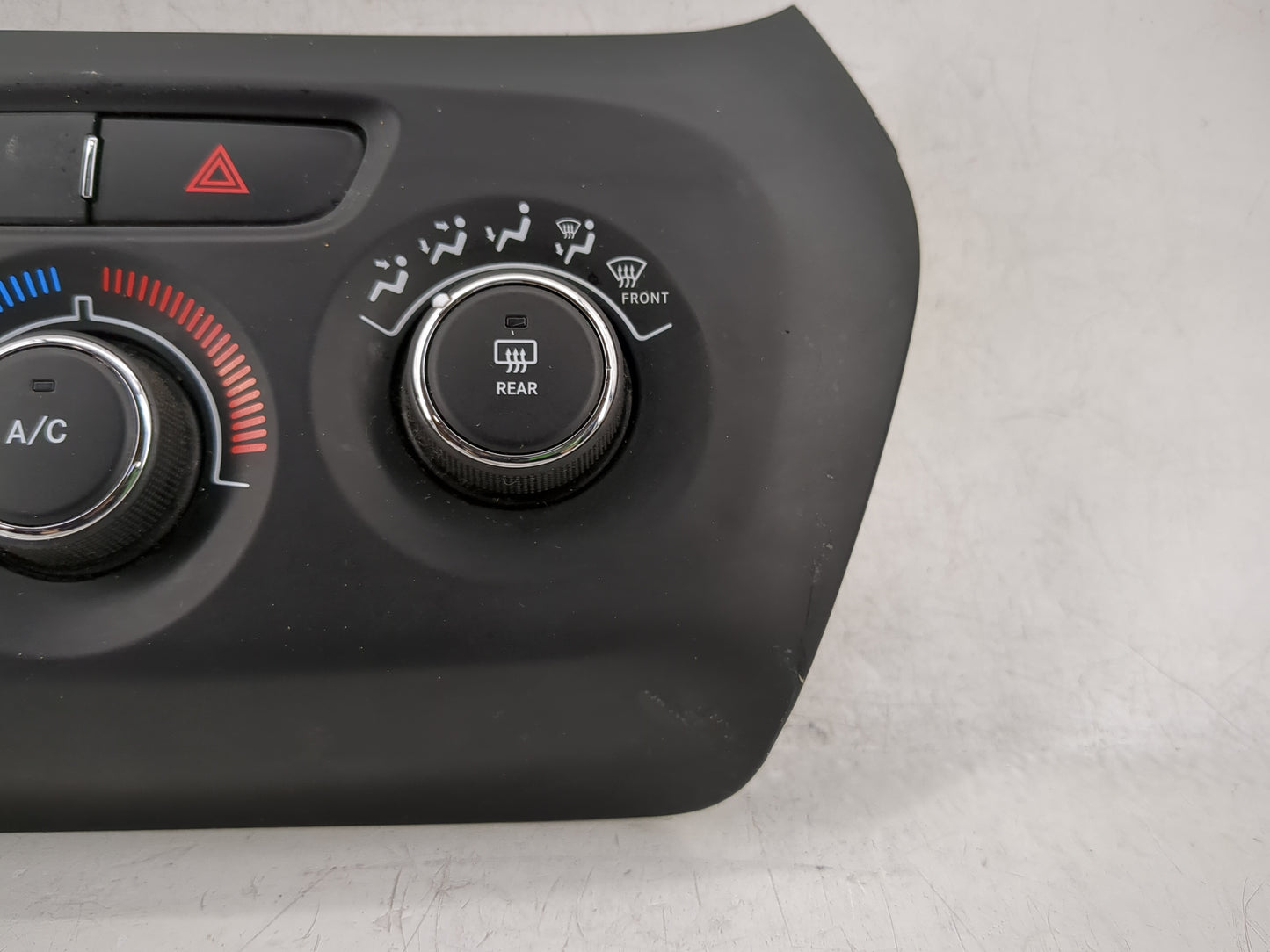 2014 Jeep Cherokee Climate Control Module Temperature AC/Heater Replacement P/N:P1UV93DX9AD Fits OEM Used Auto Parts - Oemus