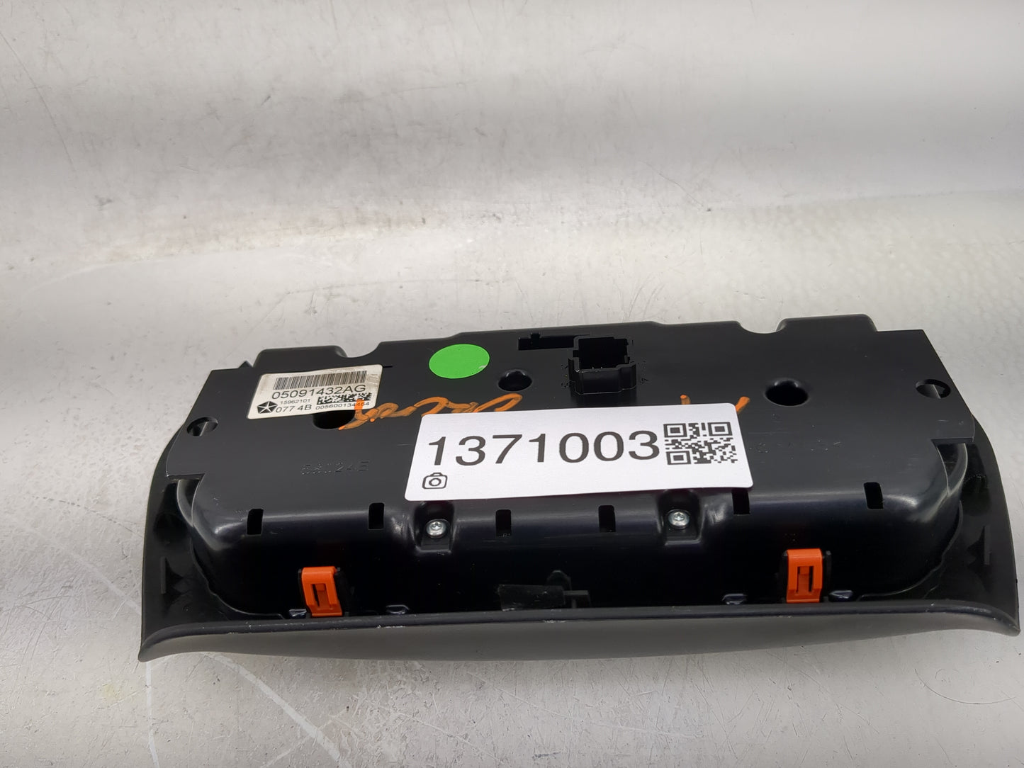 2014 Jeep Cherokee Climate Control Module Temperature AC/Heater Replacement P/N:05091432AG Fits OEM Used Auto Parts - Oemuse