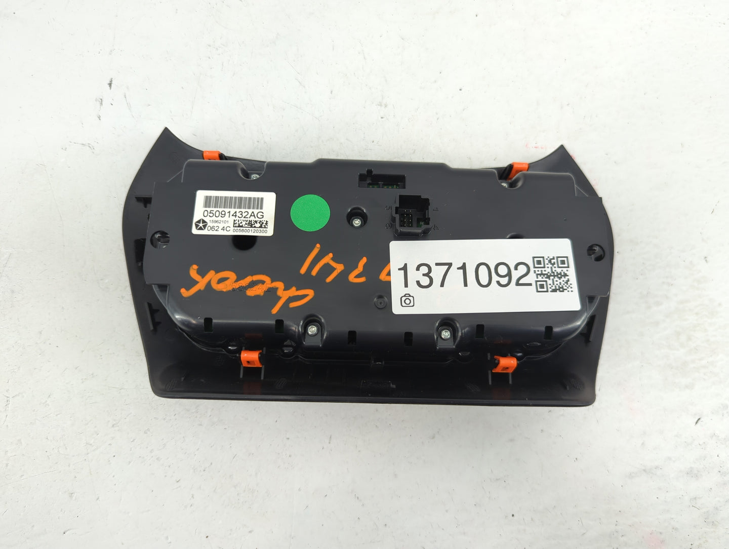 2014 Jeep Cherokee Climate Control Module Temperature AC/Heater Replacement P/N:05091432AG Fits OEM Used Auto Parts - Oemuse