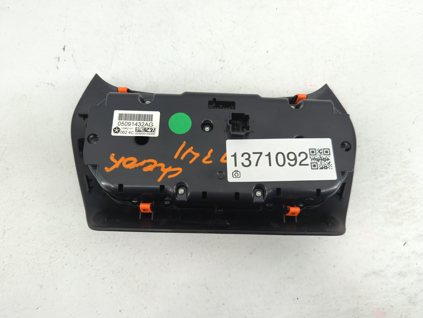 2014 Jeep Cherokee Climate Control Module Temperature AC/Heater Replacement P/N:05091432AG Fits OEM Used Auto Parts - Oemuse