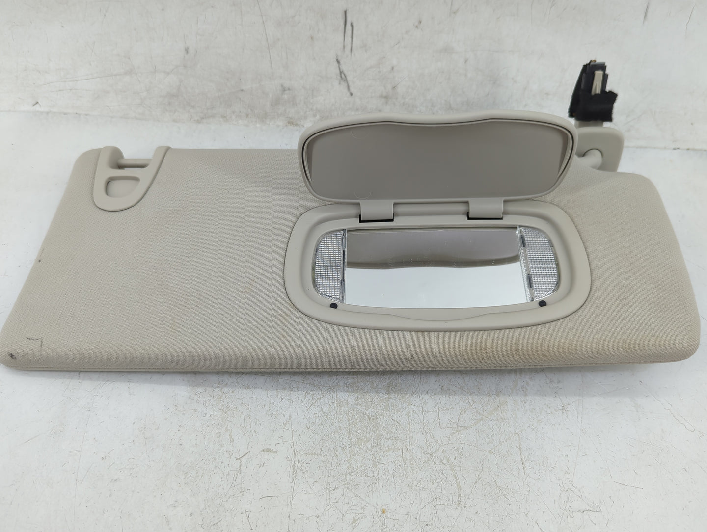 2014-2018 Jeep Cherokee Sun Visor Shade Replacement Passenger Right Mirror Fits Fits 2014 2015 2016 2017 2018 OEM Used Auto 