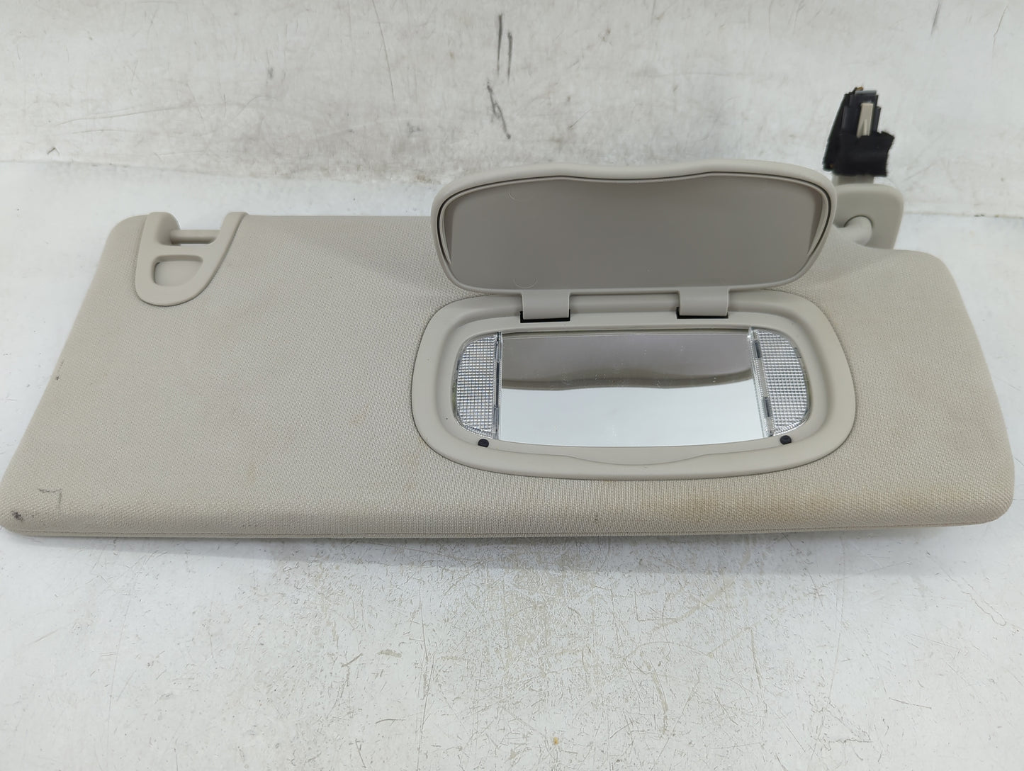 2014-2018 Jeep Cherokee Sun Visor Shade Replacement Passenger Right Mirror Fits Fits 2014 2015 2016 2017 2018 OEM Used Auto 