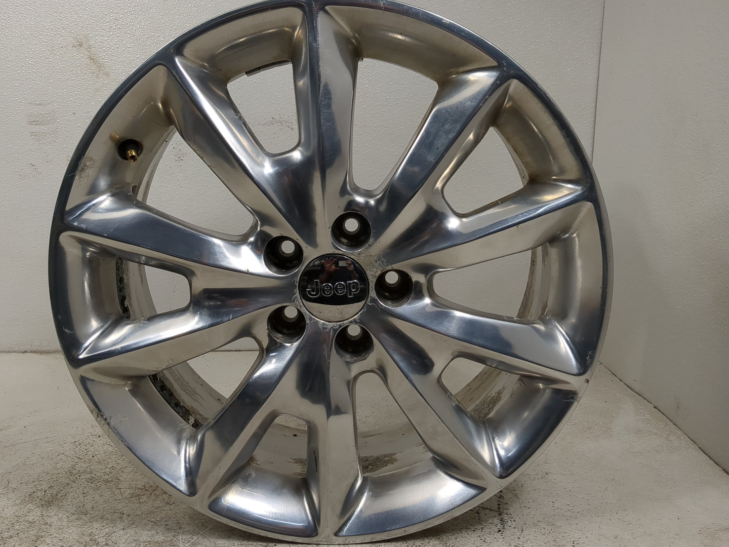 2014-2018 Jeep Cherokee Oem Wheel Rim 1397423 - Oemusedautoparts1.com