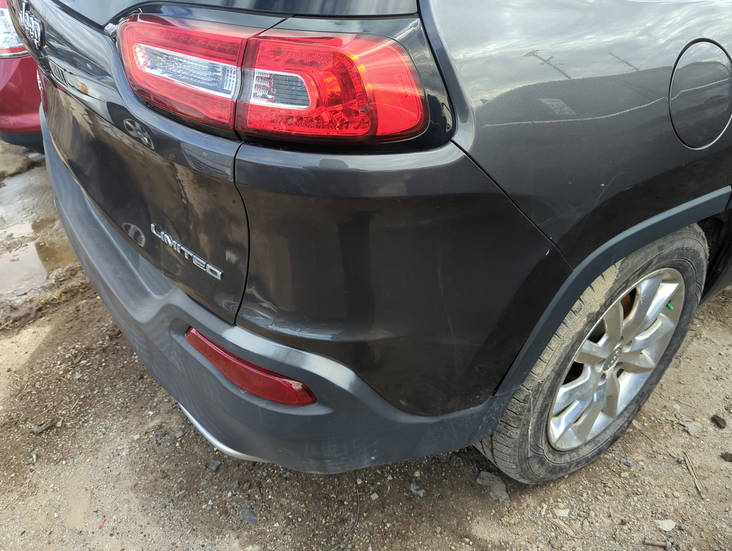 2014-2018 Jeep Cherokee Rear Bumper Assembly Oem - Oemusedautoparts1.com
