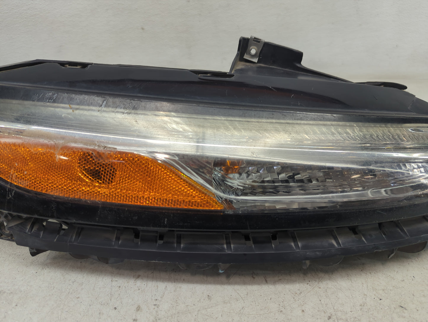 2014-2018 Jeep Cherokee Passenger Right Oem Head Light Headlight Lamp - Oemusedautoparts1.com