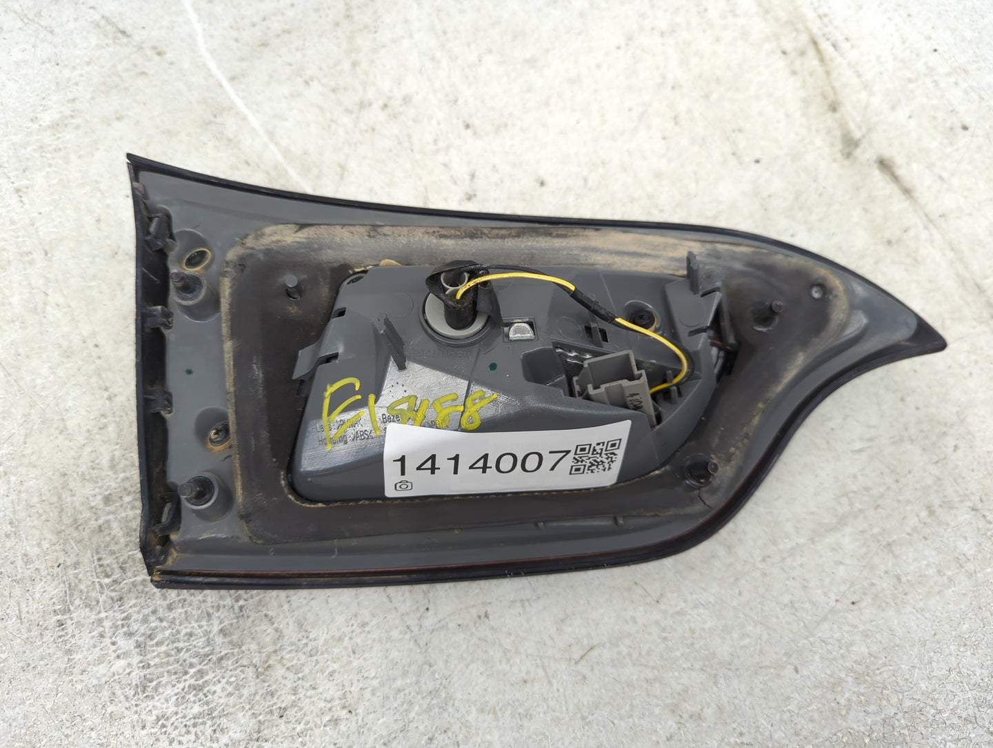 2014-2018 Jeep Cherokee Tail Light Assembly Passenger Right OEM Fits Fits 2014 2015 2016 2017 2018 OEM Used Auto Parts - Oem