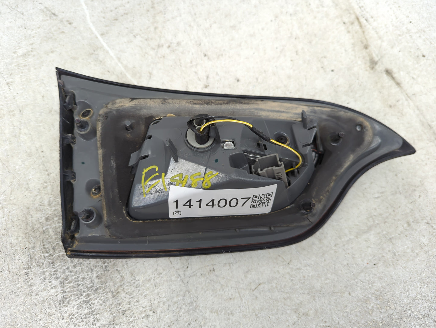 2014-2018 Jeep Cherokee Tail Light Assembly Passenger Right OEM Fits Fits 2014 2015 2016 2017 2018 OEM Used Auto Parts - Oem