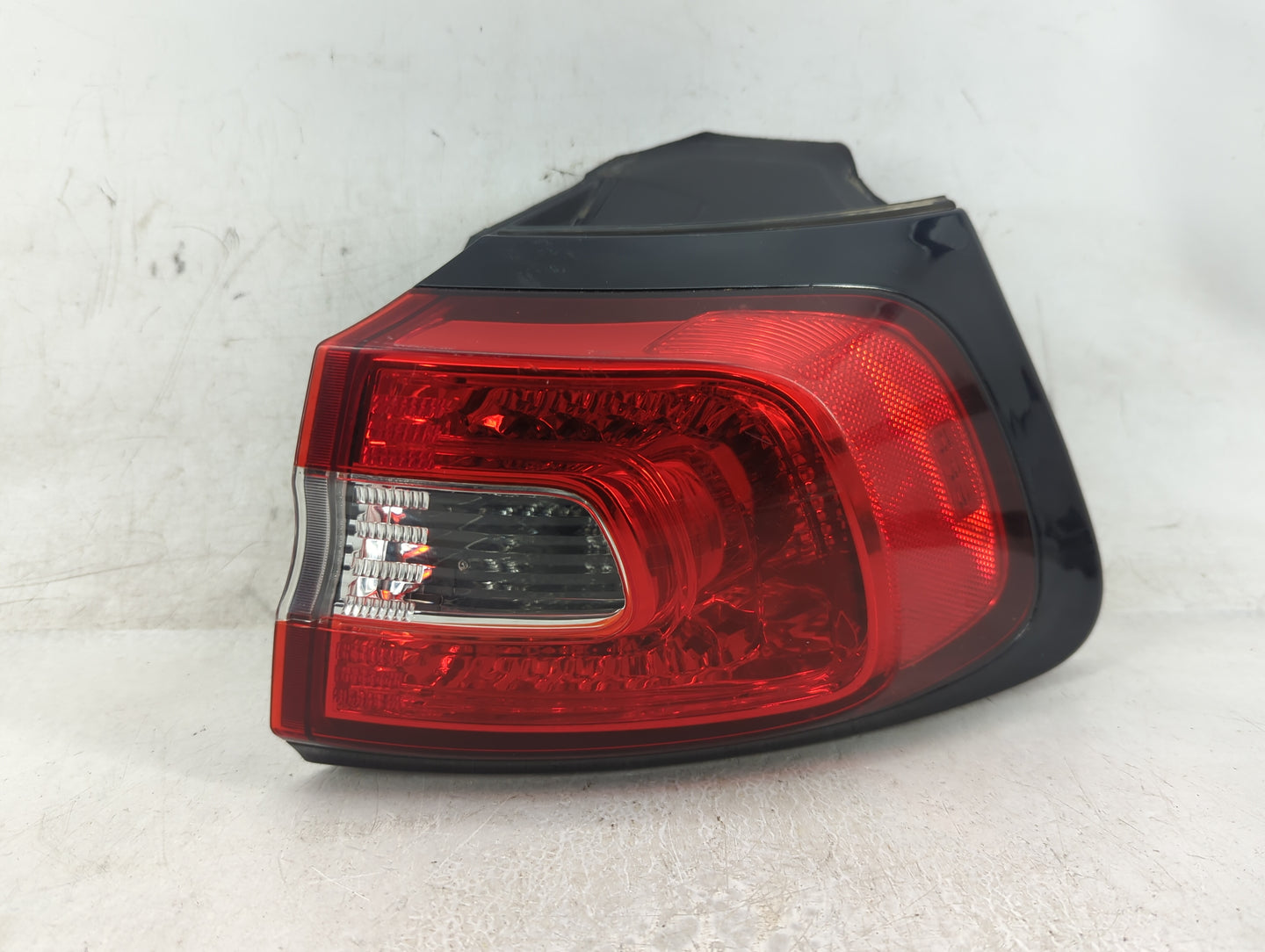 2014-2018 Jeep Cherokee Tail Light Assembly Passenger Right OEM P/N:68102906AE Fits Fits 2014 2015 2016 2017 2018 OEM Used A
