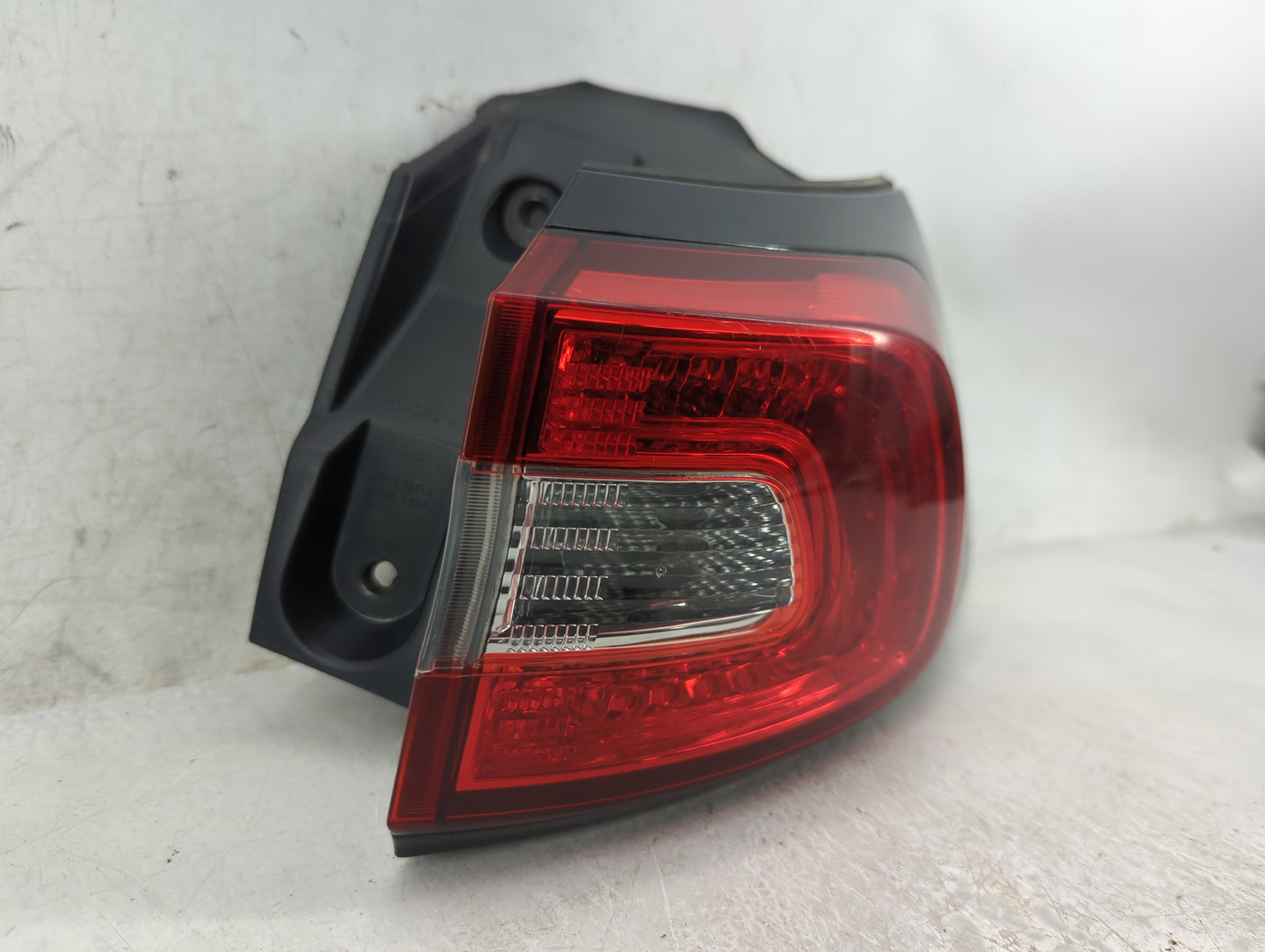 2014-2018 Jeep Cherokee Tail Light Assembly Passenger Right OEM P/N:68102906AE Fits Fits 2014 2015 2016 2017 2018 OEM Used A