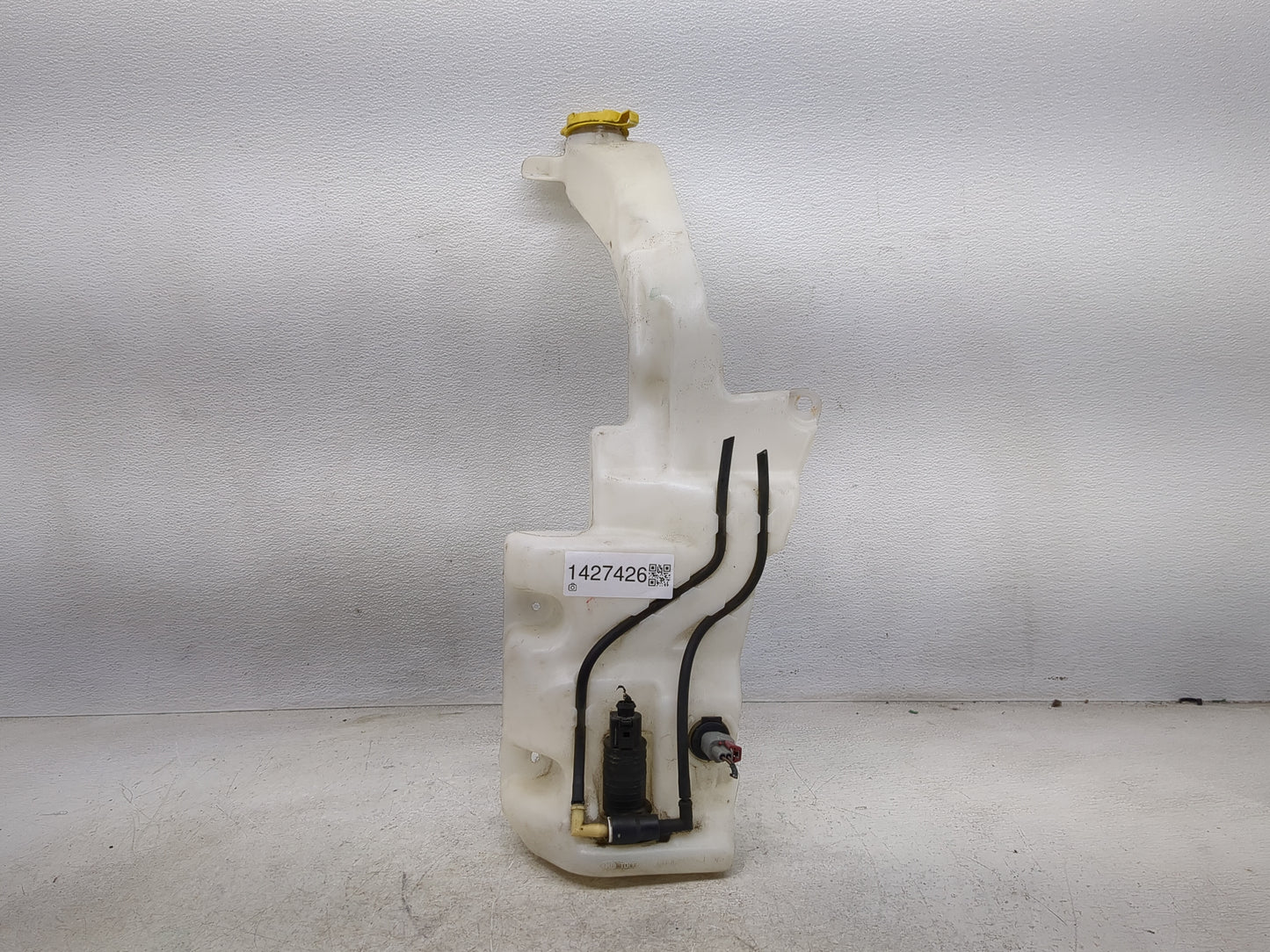 2014-2018 Jeep Cherokee Windshield Washer Fluid Reservoir Bottle Oem 1427426 - Oemusedautoparts1.com