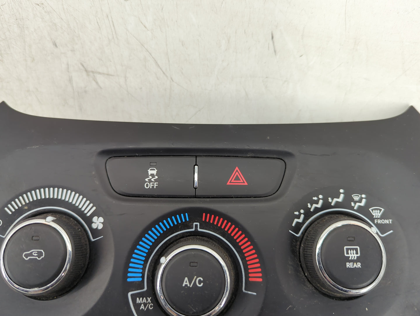 2014 Jeep Cherokee Climate Control Module Temperature AC/Heater Replacement P/N:P1UV93DX9AD Fits OEM Used Auto Parts - Oemus