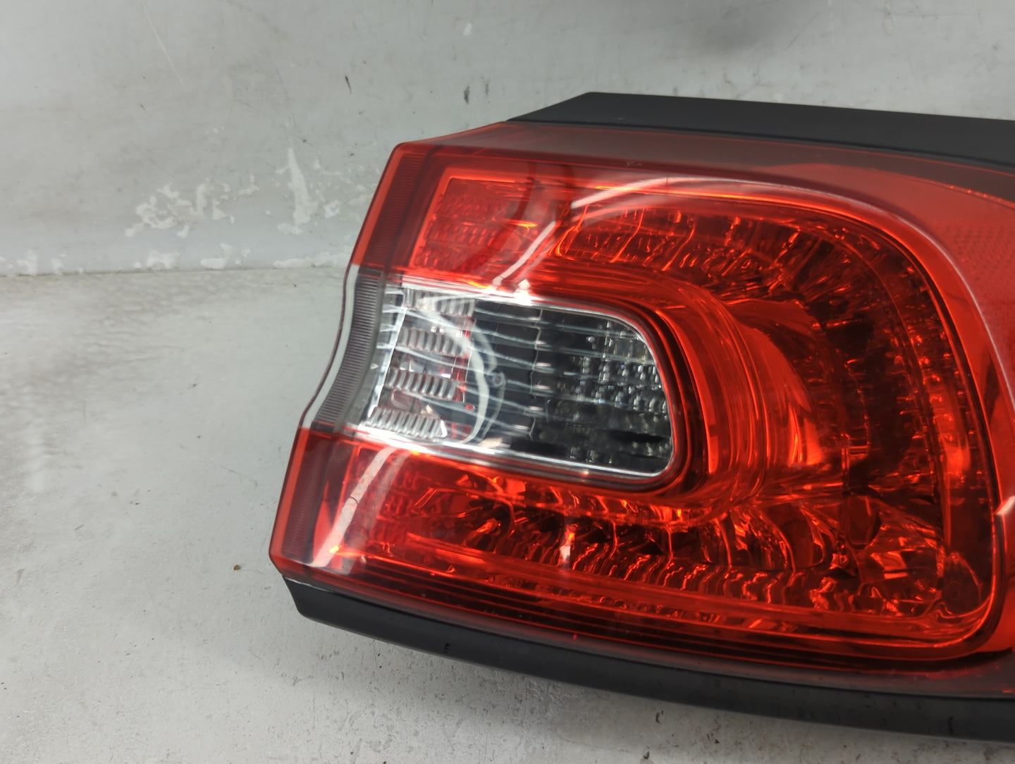 2014-2018 Jeep Cherokee Tail Light Assembly Passenger Right OEM P/N:68102906AD 49033 Fits Fits 2014 2015 2016 2017 2018 OEM 