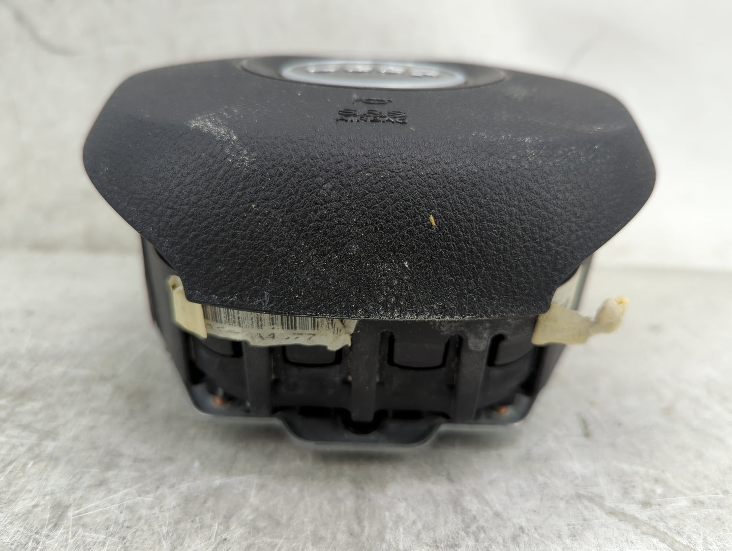2014 Jeep Cherokee Air Bag Driver Left Steering Wheel Mounted Black - Oemusedautoparts1.com