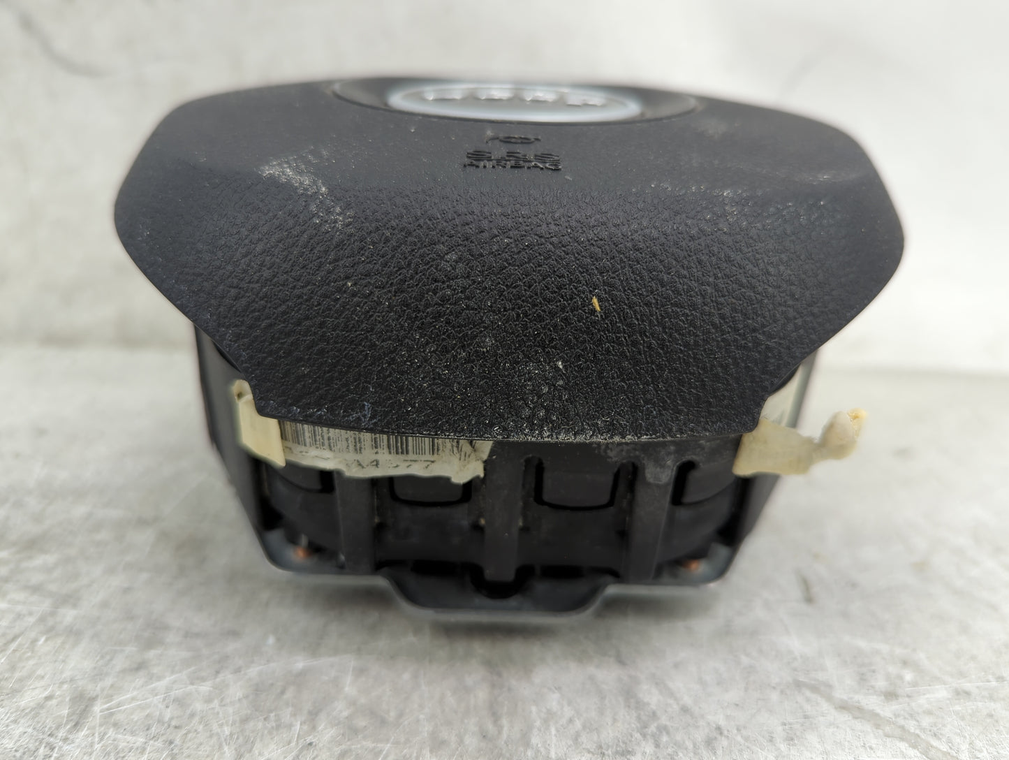 2014 Jeep Cherokee Air Bag Driver Left Steering Wheel Mounted Black - Oemusedautoparts1.com