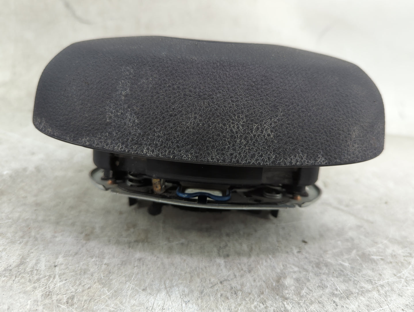 2014 Jeep Cherokee Air Bag Driver Left Steering Wheel Mounted Black - Oemusedautoparts1.com