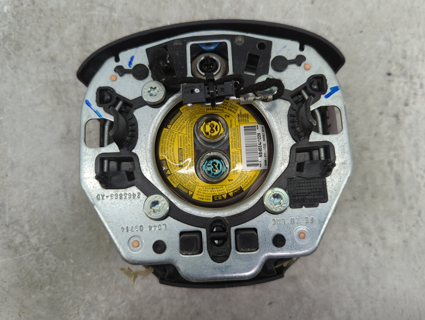 2014 Jeep Cherokee Air Bag Driver Left Steering Wheel Mounted Black - Oemusedautoparts1.com
