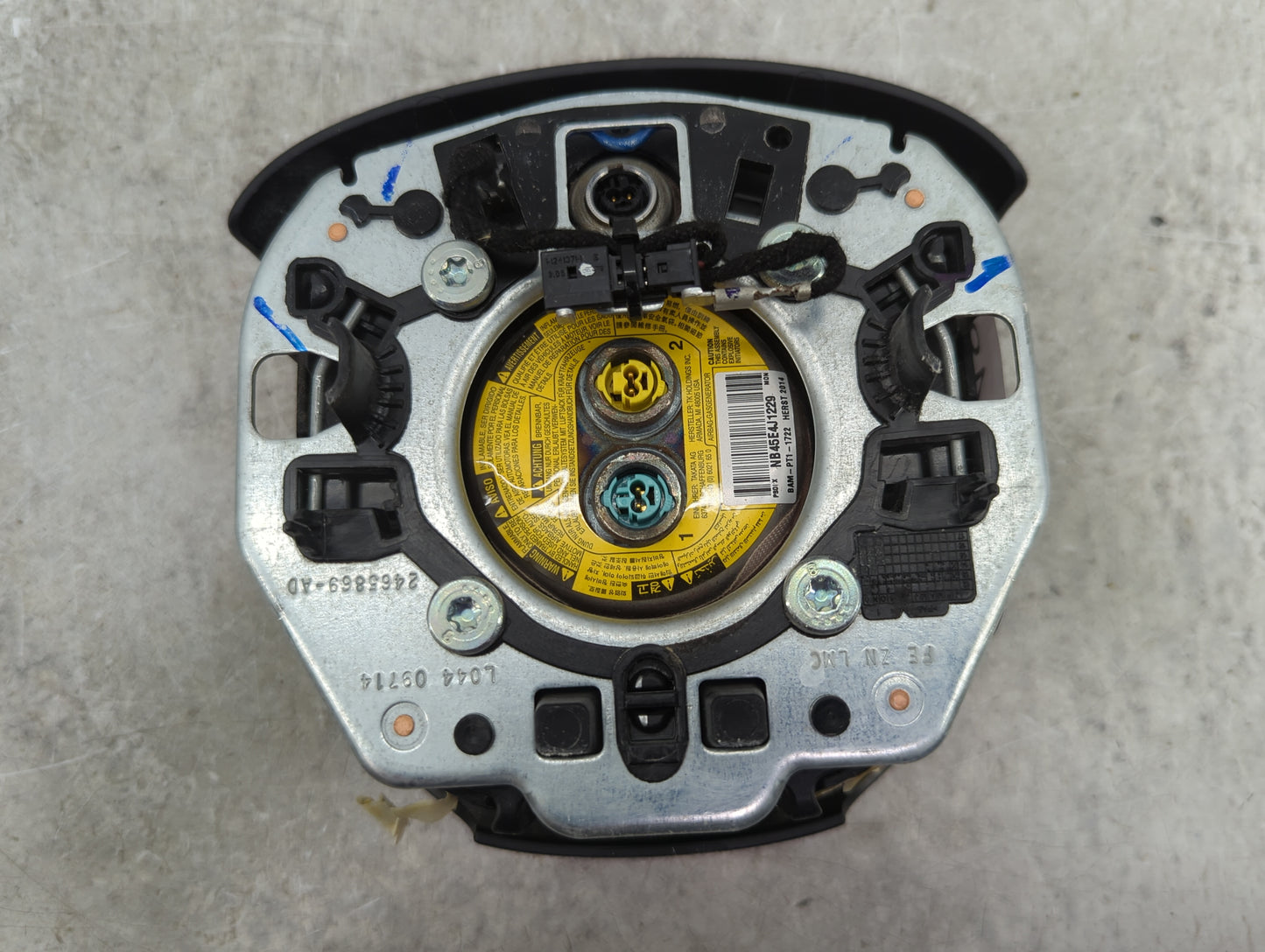 2014 Jeep Cherokee Air Bag Driver Left Steering Wheel Mounted Black - Oemusedautoparts1.com