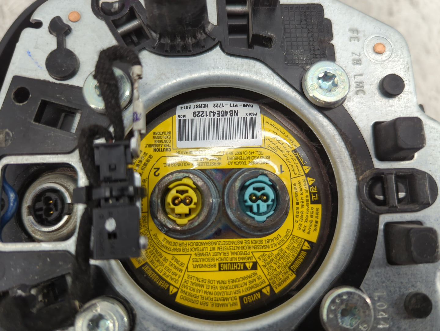 2014 Jeep Cherokee Air Bag Driver Left Steering Wheel Mounted Black - Oemusedautoparts1.com