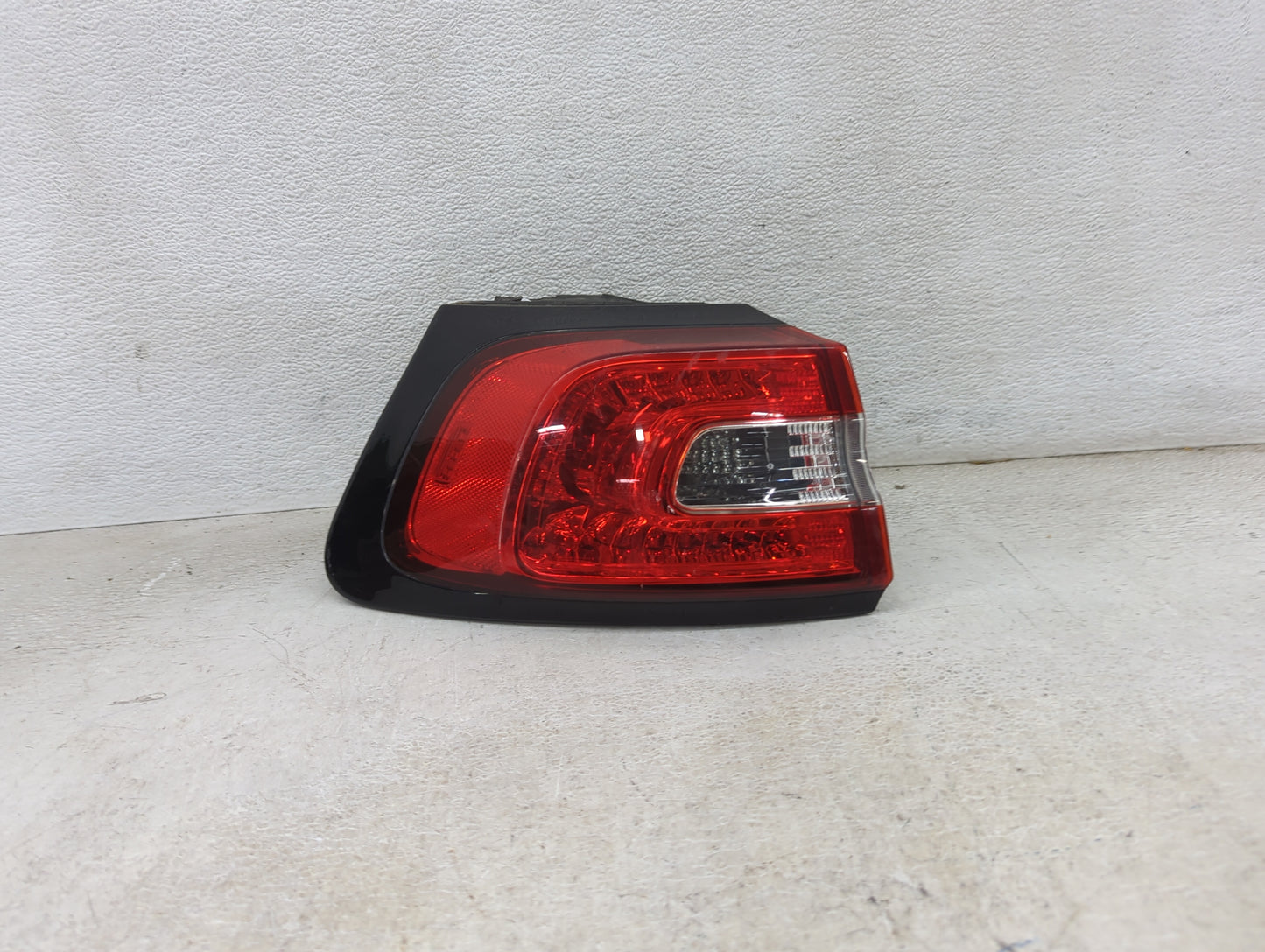 2014-2018 Jeep Cherokee Tail Light Assembly Driver Left OEM P/N:68102907AE Fits Fits 2014 2015 2016 2017 2018 OEM Used Auto 