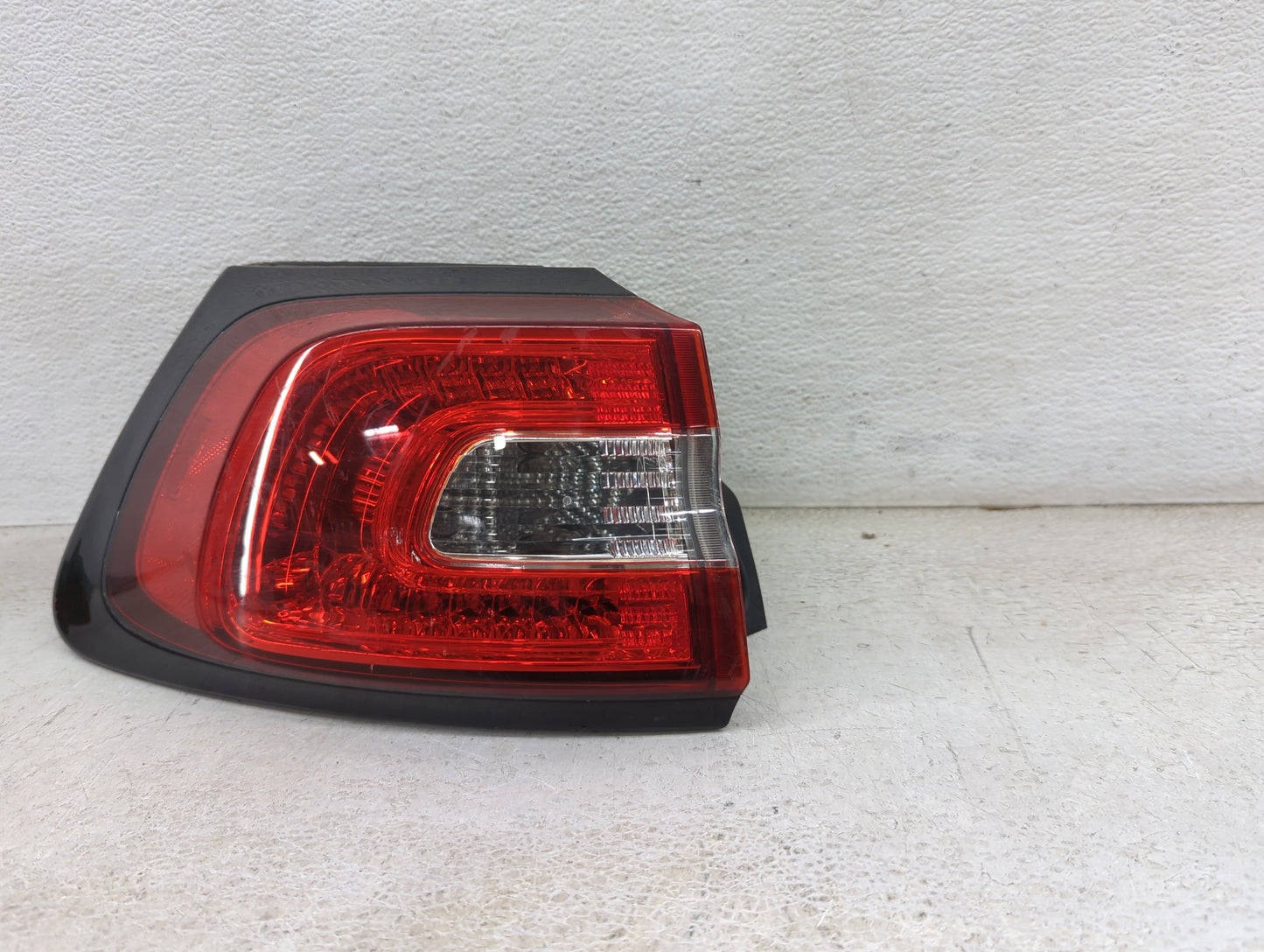 2014-2018 Jeep Cherokee Tail Light Assembly Driver Left OEM P/N:68102907AE Fits Fits 2014 2015 2016 2017 2018 OEM Used Auto 
