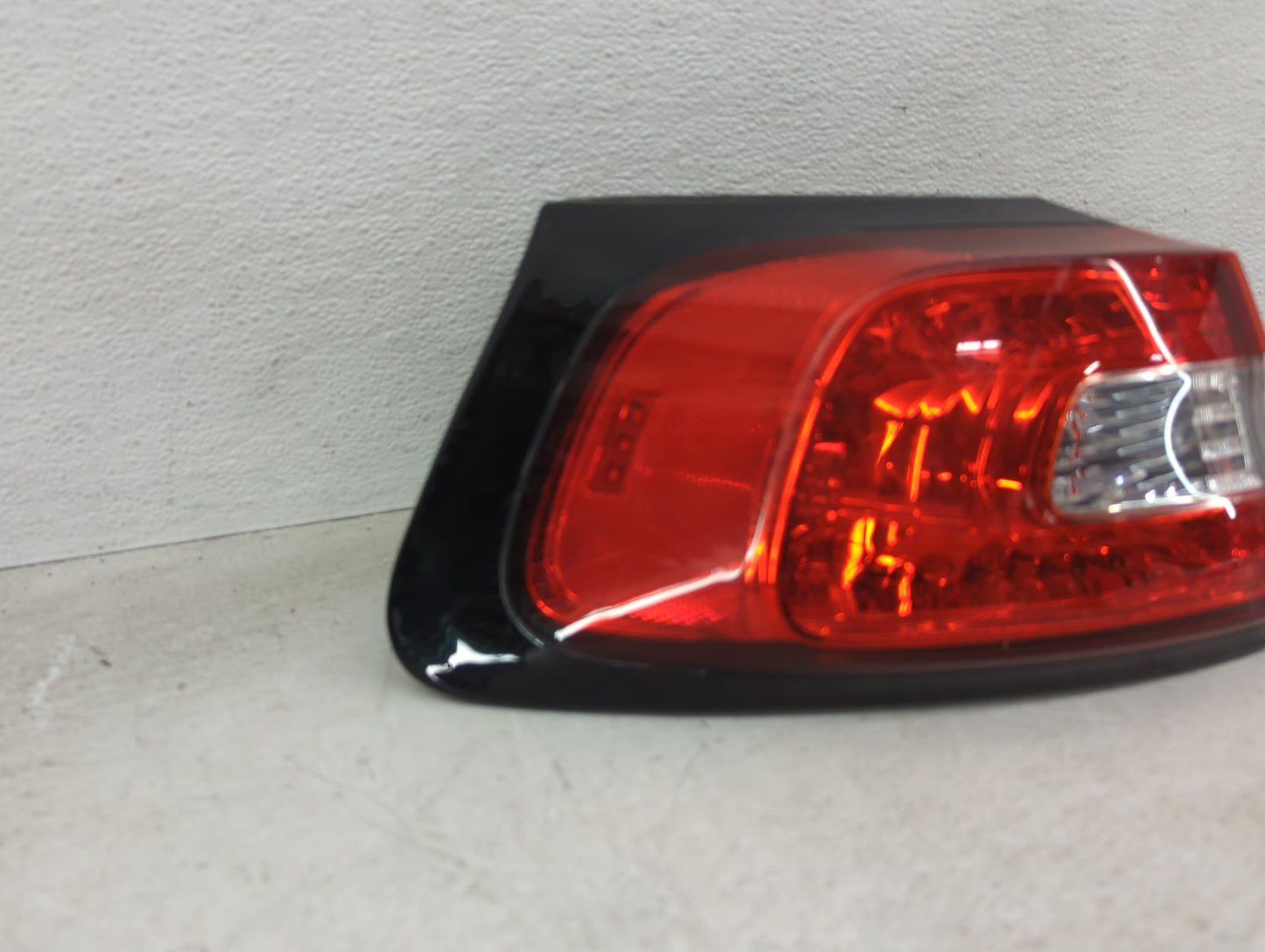 2014-2018 Jeep Cherokee Tail Light Assembly Driver Left OEM P/N:68102907AE Fits Fits 2014 2015 2016 2017 2018 OEM Used Auto 