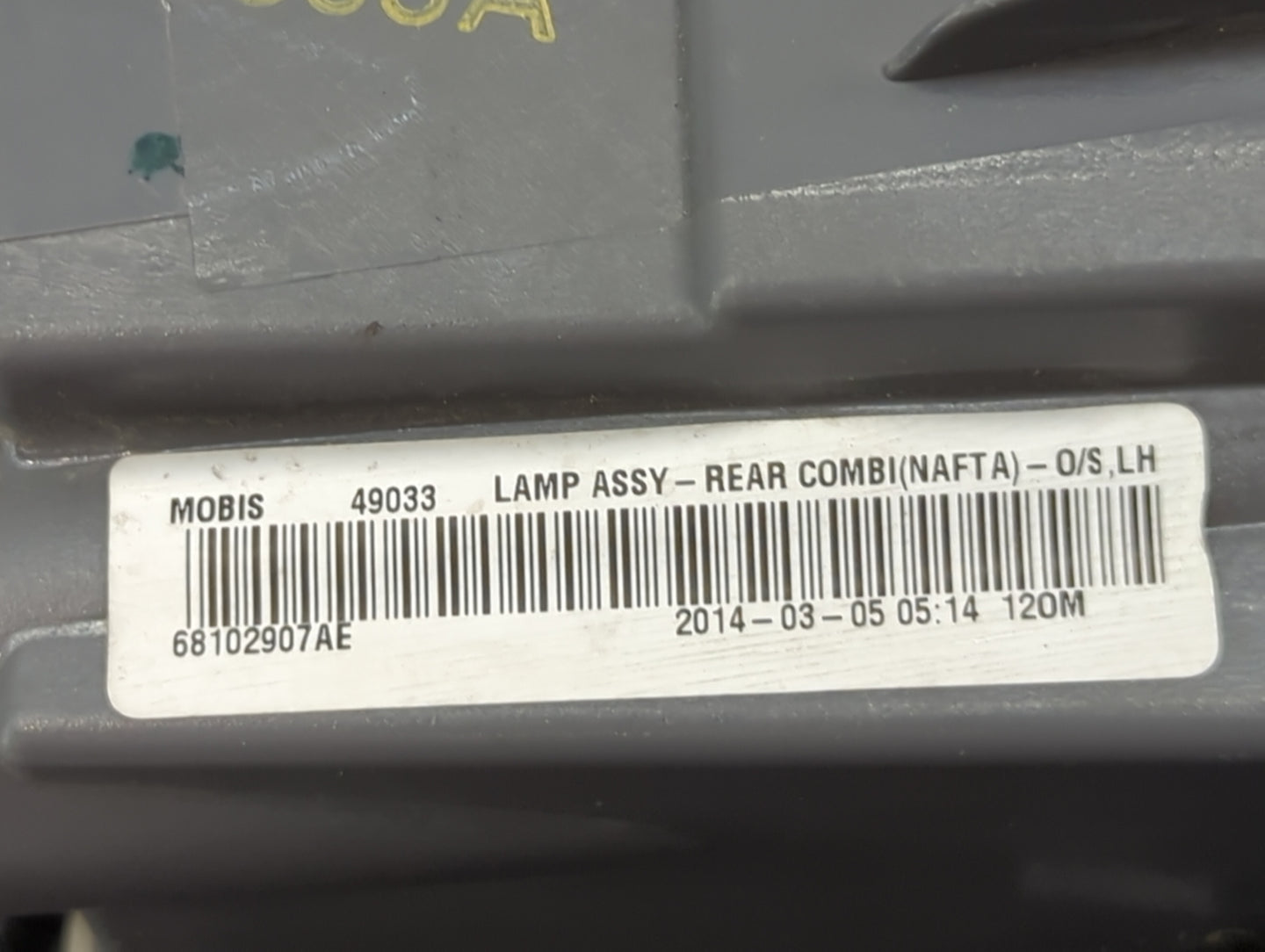 2014-2018 Jeep Cherokee Tail Light Assembly Driver Left OEM P/N:68102907AE Fits Fits 2014 2015 2016 2017 2018 OEM Used Auto 