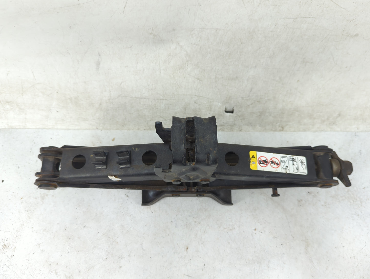 2014 Jeep Cherokee Spare Scissor Car Jack 1460165 - Oemusedautoparts1.com