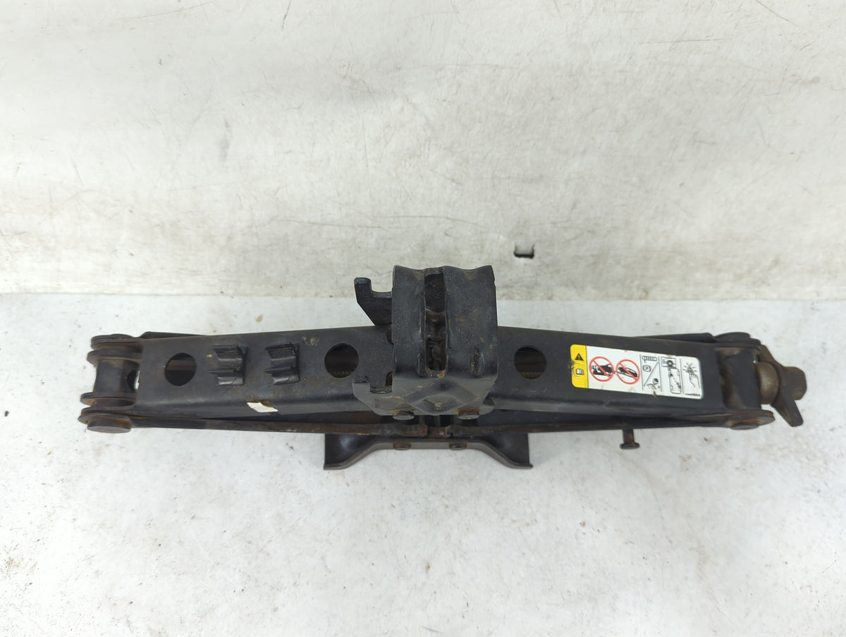 2014 Jeep Cherokee Spare Scissor Car Jack 1460165 - Oemusedautoparts1.com