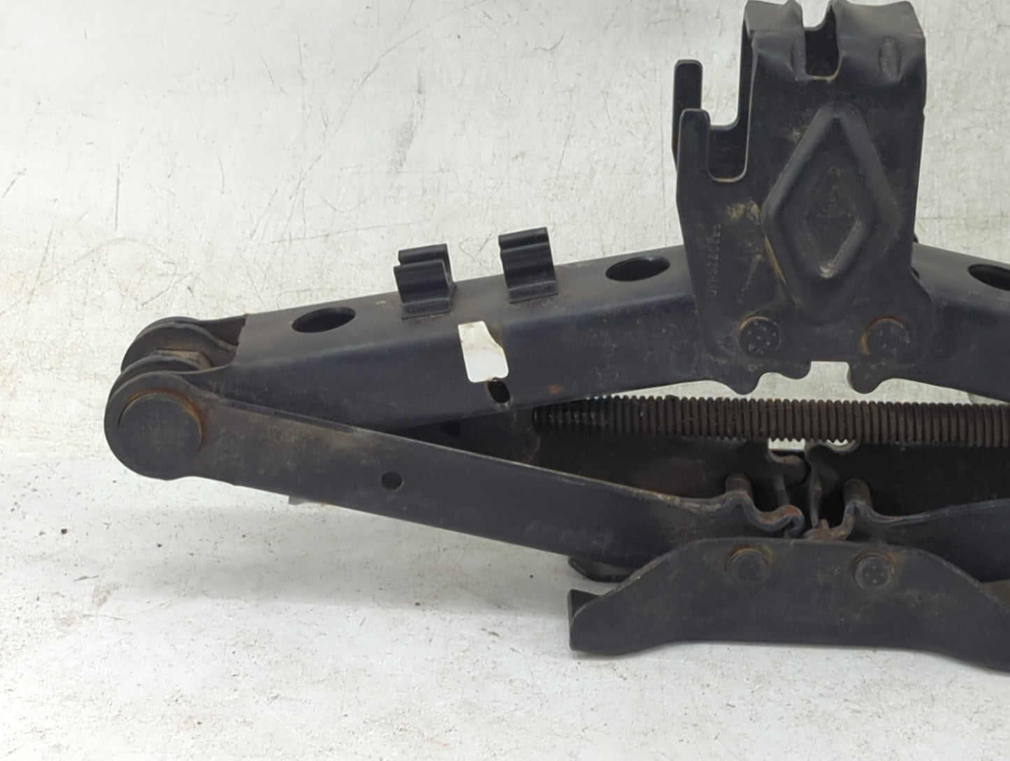 2014 Jeep Cherokee Spare Scissor Car Jack 1460165 - Oemusedautoparts1.com