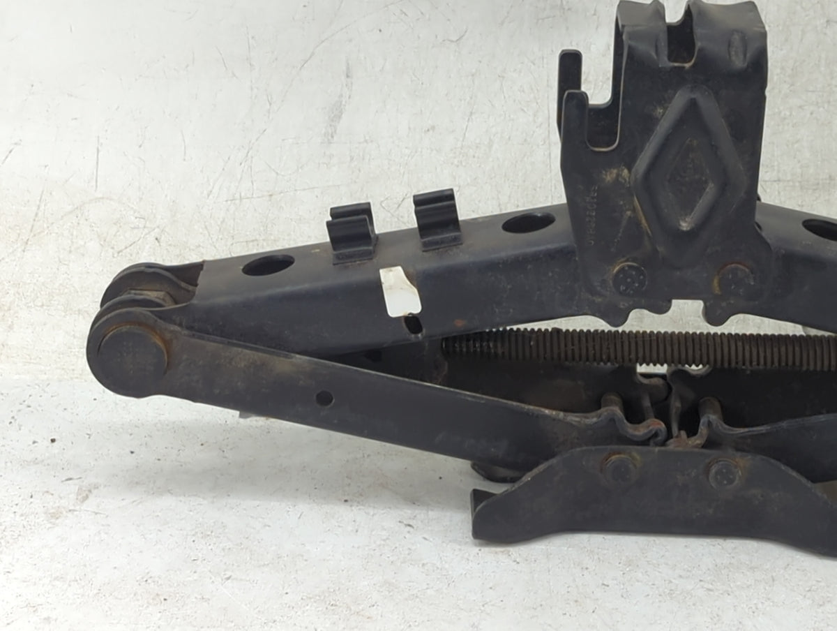2014 Jeep Cherokee Spare Scissor Car Jack 1460165 - Oemusedautoparts1.com