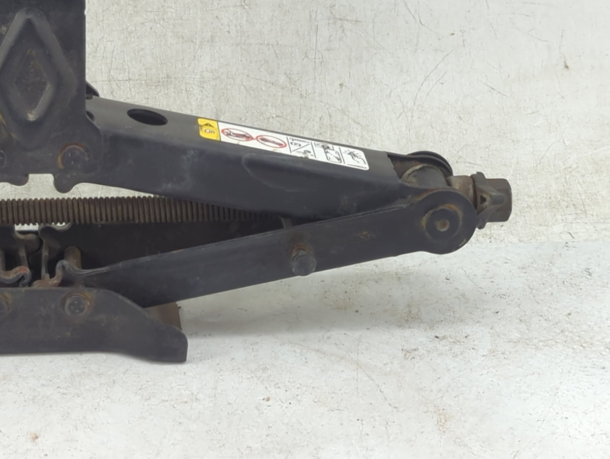 2014 Jeep Cherokee Spare Scissor Car Jack 1460165 - Oemusedautoparts1.com