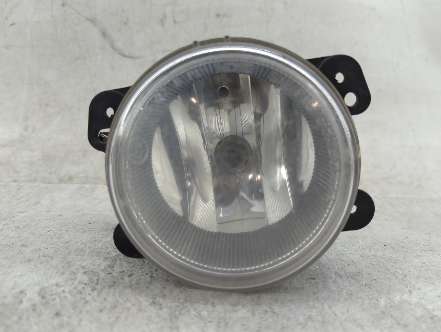2014-2018 Jeep Cherokee Passenger Right Oem Fog Light Lamp Black - Oemusedautoparts1.com