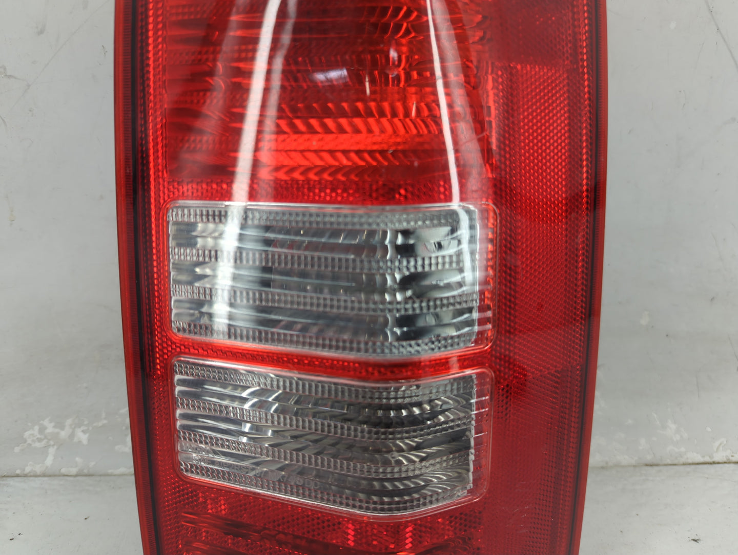 2014 Jeep Cherokee Tail Light Assembly Passenger Right OEM P/N:320342 400378 Fits OEM Used Auto Parts - Oemusedautoparts1.co