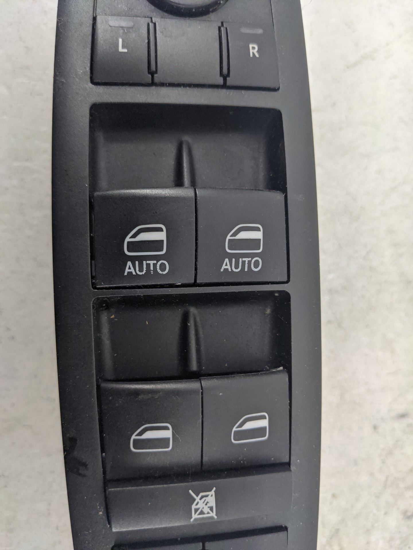 2014 Jeep Cherokee Master Power Window Switch Replacement Driver Side Left P/N:68141894AA Fits OEM Used Auto Parts - Oemused