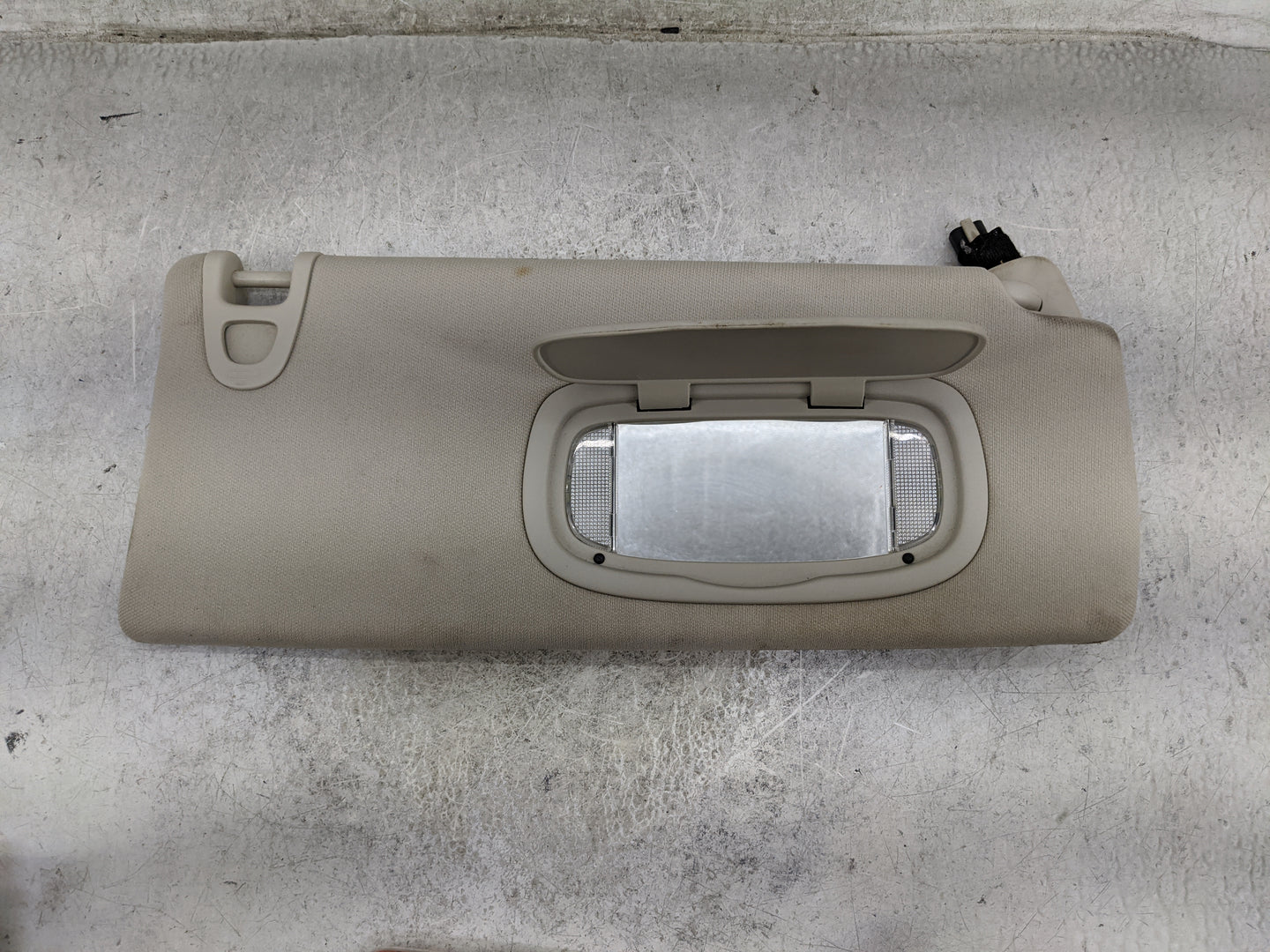 2014-2018 Jeep Cherokee Sun Visor Shade Replacement Passenger Right Mirror Fits Fits 2014 2015 2016 2017 2018 OEM Used Auto 