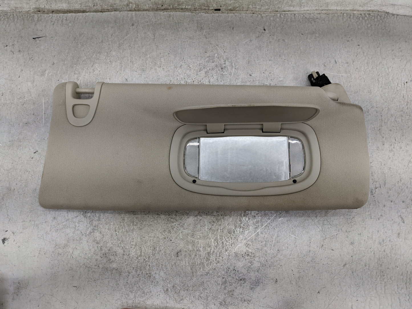 2014-2018 Jeep Cherokee Sun Visor Shade Replacement Passenger Right Mirror Fits Fits 2014 2015 2016 2017 2018 OEM Used Auto 